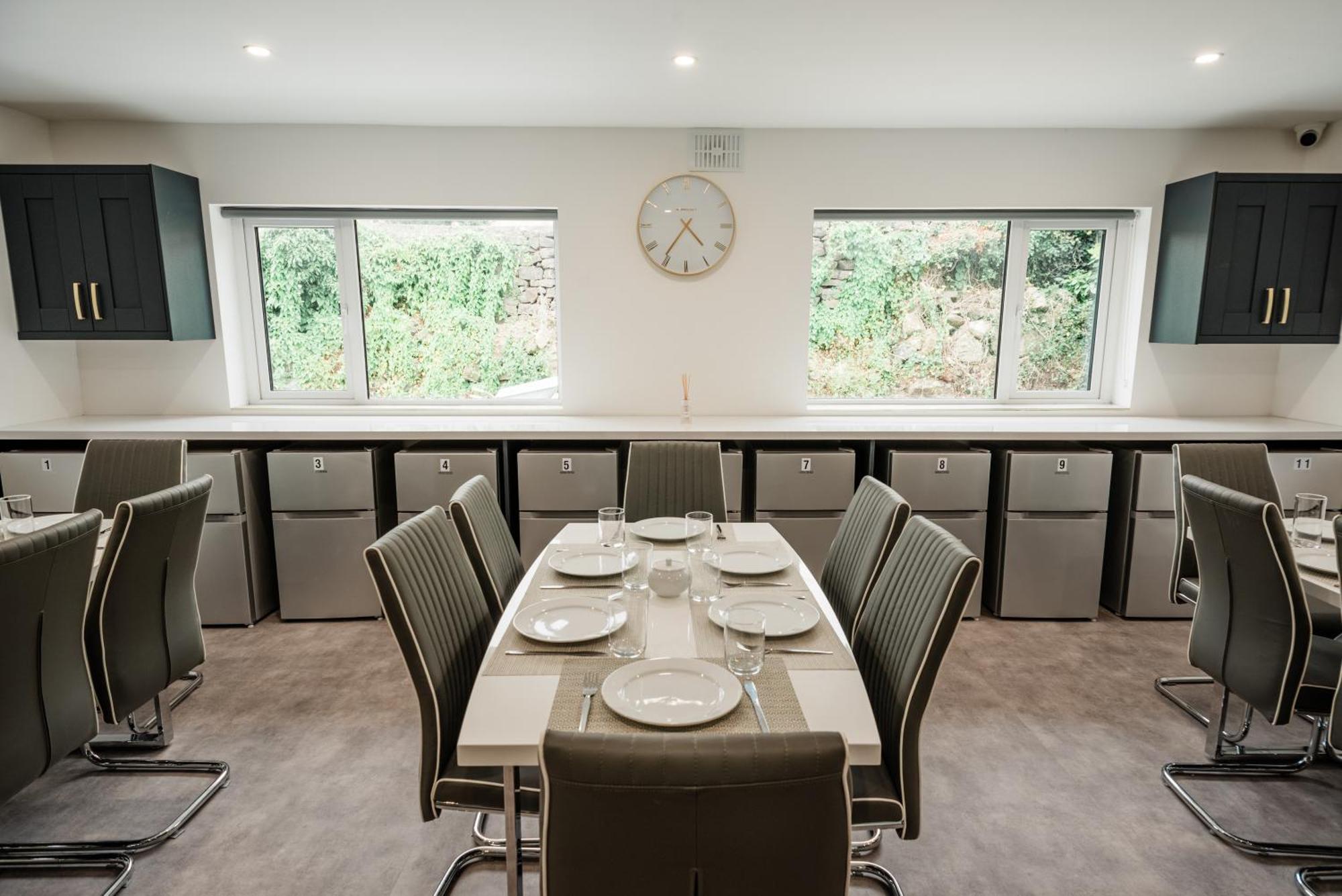 Отель Westwood Court Голуэй Экстерьер фото