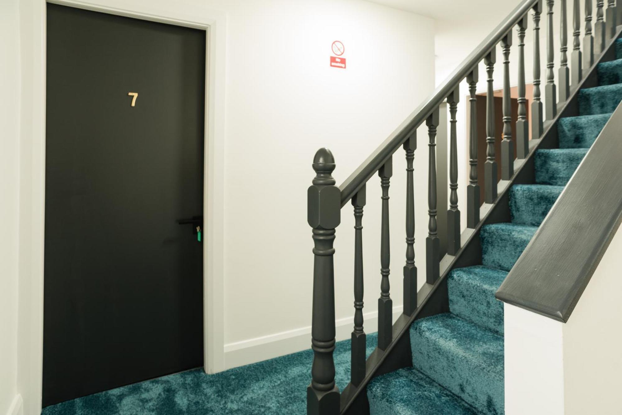 Отель Westwood Court Голуэй Экстерьер фото