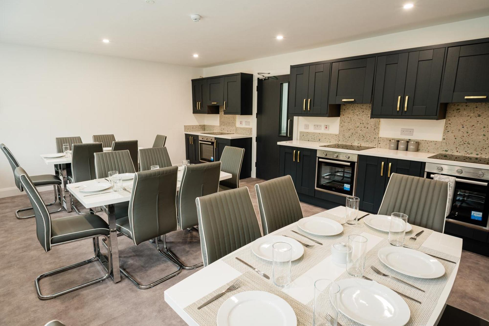 Отель Westwood Court Голуэй Экстерьер фото